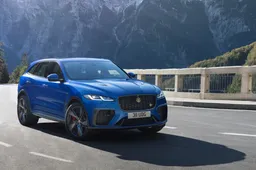 Jaguar F-Pace SVR 2021: il SUV V8 da 550 CV si rinnova