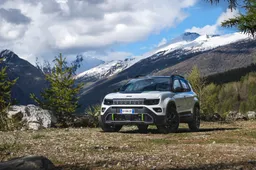 Jeep Avenger 4xe, l'attesa ibrida 4x4 da 136 CV arriva a fine 2024