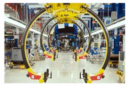 FCA, Jeep: è ripartito lo stabilimento di Melfi, omaggio agli operai [VIDEO]