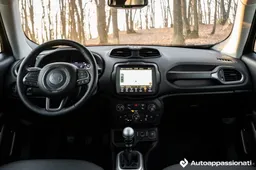Interni Jeep Renegade 2019: ricerca dei dettagli e sempre più spazio allo Uconnect