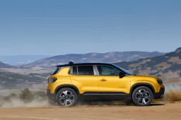 Jeep batte Tesla in Italia a gennaio: Avenger è l'elettrica più venduta