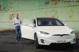Jeremy Clarkson torna a guidare una Tesla: pace fatta dopo la lite del 2008?