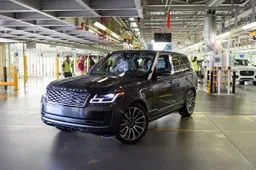 Ecco la prima Range Rover prodotta con le nuove norme sul Coronavirus