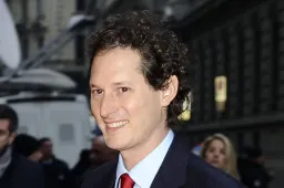 John Elkann smentisce fusioni e vendite per Stellantis