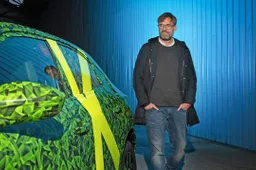 Jurgen Klopp già a bordo di nuova Opel Mokka