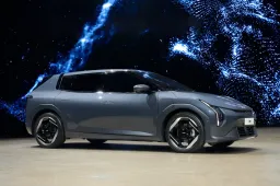 Kia EV4: tra coupé e berlina c’è la nuova elettrica coreana