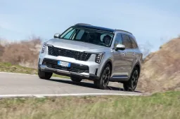 Kia Sorento 2024, la prova su strada del restyling: tanta tecnologia e bentornato Diesel