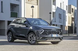 Kia Sportage 2022: primo contatto, dimensioni, motori, prezzi