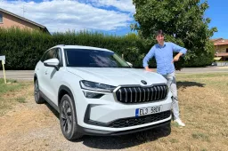 Skoda Kodiaq iV 2025: prova su strada del SUV PHEV con più di 100 km in elettrico