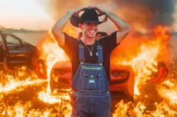 YouTuber brucia una Ferrari F8 Tributo: il VIDEO scandaloso