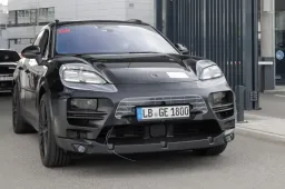 Porsche sta studiando un SUV elettrico per il 2026: non ci sarà solo Cayenne