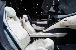 Alcantara: il lusso tutto italiano al servizio dell’automotive