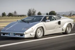 Lamborghini Countach, l'auto che ha inventato le supercar