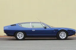 Riemerge da un fienile, dopo trent’anni, una Lamborghini Espada: ora andrà all’asta