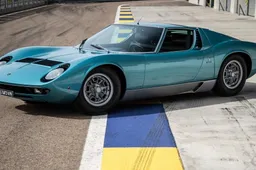 La Miura P400 S di Little Tony incanta Villa d'Este e i suoi ospiti