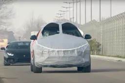 La nuova Urus sta già girando su strada? Lo strano camuffamento [VIDEO]