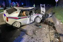 Devastante incidente per una Delta Integrale: 5 feriti e auto distrutta