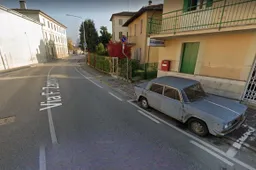 A Conegliano, una Lancia Fulvia è parcheggiata nello stesso posto da 47 anni