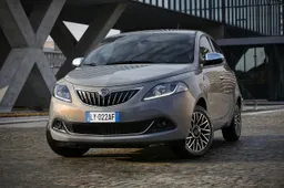 Nuova Lancia Ypsilon Alberta Ferretti: lo stile si veste di grigio