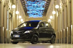 Lancia Ypsilon Black and Noir: la best seller cambia abito ma non sostanza