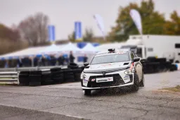 Lancia brilla al Concorso d’Eleganza Festival Car 2025: ecco la Ypsilon Rally4 HF