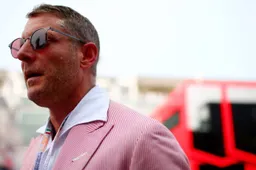 Lapo Elkann denigra la Urus su Twitter, meglio Purosangue