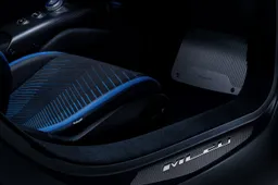 Alcantara veste gli interni della nuova Maserati MC20