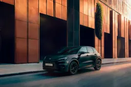 Lexus LBX Vibrant Edition: il lato più energico del “premium casual”