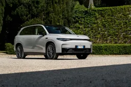 Prova Leapmotor C10 REEV: il SUV cinese di Stellantis è elettrico ma va a benzina