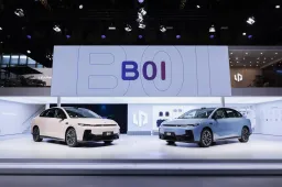 Leapmotor raddoppia: anteprima mondiale per la B01, debutto globale per il SUV B10