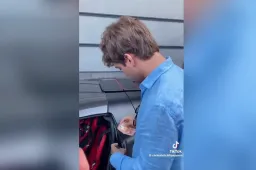 Leclerc dà 20 euro di mancia al posteggiatore: sui social si scatena la polemica