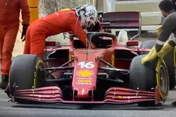 Charles Leclerc fermo con la SF21 nella prima mattinata di test