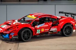 Lego Technic trasforma la Ferrari 488 GTE in un modellino da costruire