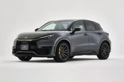 Questa LBX è anche meglio della GR Yaris, ma tanto non te la puoi comprare