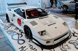 Ferrari F40 Liberty Walk debutta a Tokyo e divide gli animi [VIDEO]