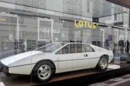 Da James Bond al futuro: Lotus alla Design Week con Esprit S1 ed Emeya