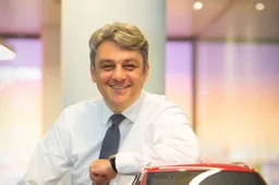 De Meo, CEO di Renault: “Meglio lasciar fare agli ingegneri sullo stop ai motori termici”