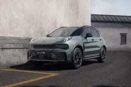 Lynk & Co 01 2025, il restyling porta un nuovo infotainment e più potenza