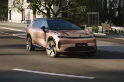 Lei è la prima ibrida plug-in con 200 km di autonomia elettrica: è la soluzione del futuro?