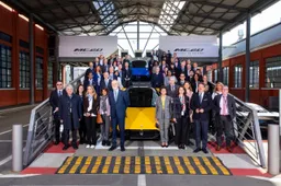 Gli ambasciatori Maserati a Modena per visitare lo storico stabilimento