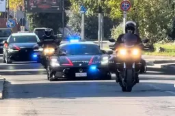 Beccate per strada la Maserati MCPura e Alfa Romeo Giulia Quadrifoglio dei Carabinieri [VIDEO]