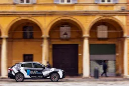 Maserati Grecale in strada senza camuffature: il 22 marzo la presentazione ufficiale