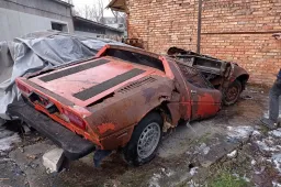 Questa Maserati Merak SS cade a pezzi ma è all'asta su eBay