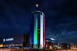 Coronavirus: Maserati illumina la sede di Modena con il tricolore