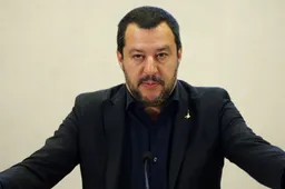 Salvini: “Prima degli incentivi, pensiamo alle colonnine di ricarica”