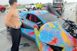 Influencer si schianta di proposito e filma l’accaduto