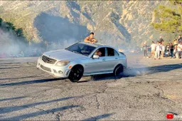 Prende male le misure e il drift con l'AMG finisce piuttosto male [VIDEO]