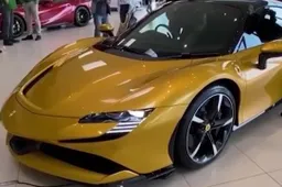 Partite le prime consegne della nuova Ferrari SF90 Spider [VIDEO]