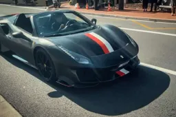 Charles Leclerc sorpreso a bordo della sua Ferrari 488 Pista personalizzata [VIDEO]