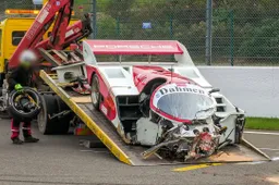 Porsche 962C: a Spa Francorchamps è bastato poco per distruggerla contro un muro [VIDEO]